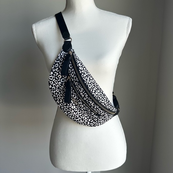 Kate Spade Chelsea Leopard Heart Belt Bag animal print black white - Picture 7 of 16